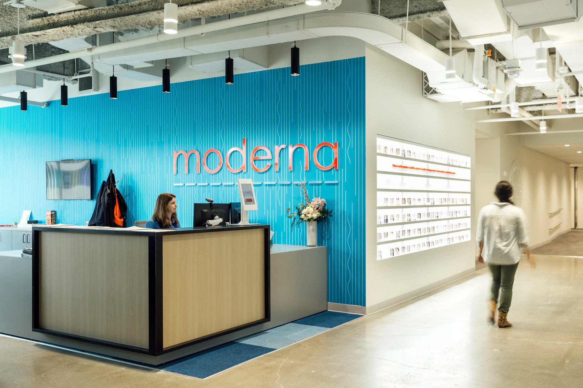 Moderna Steelcase (1)